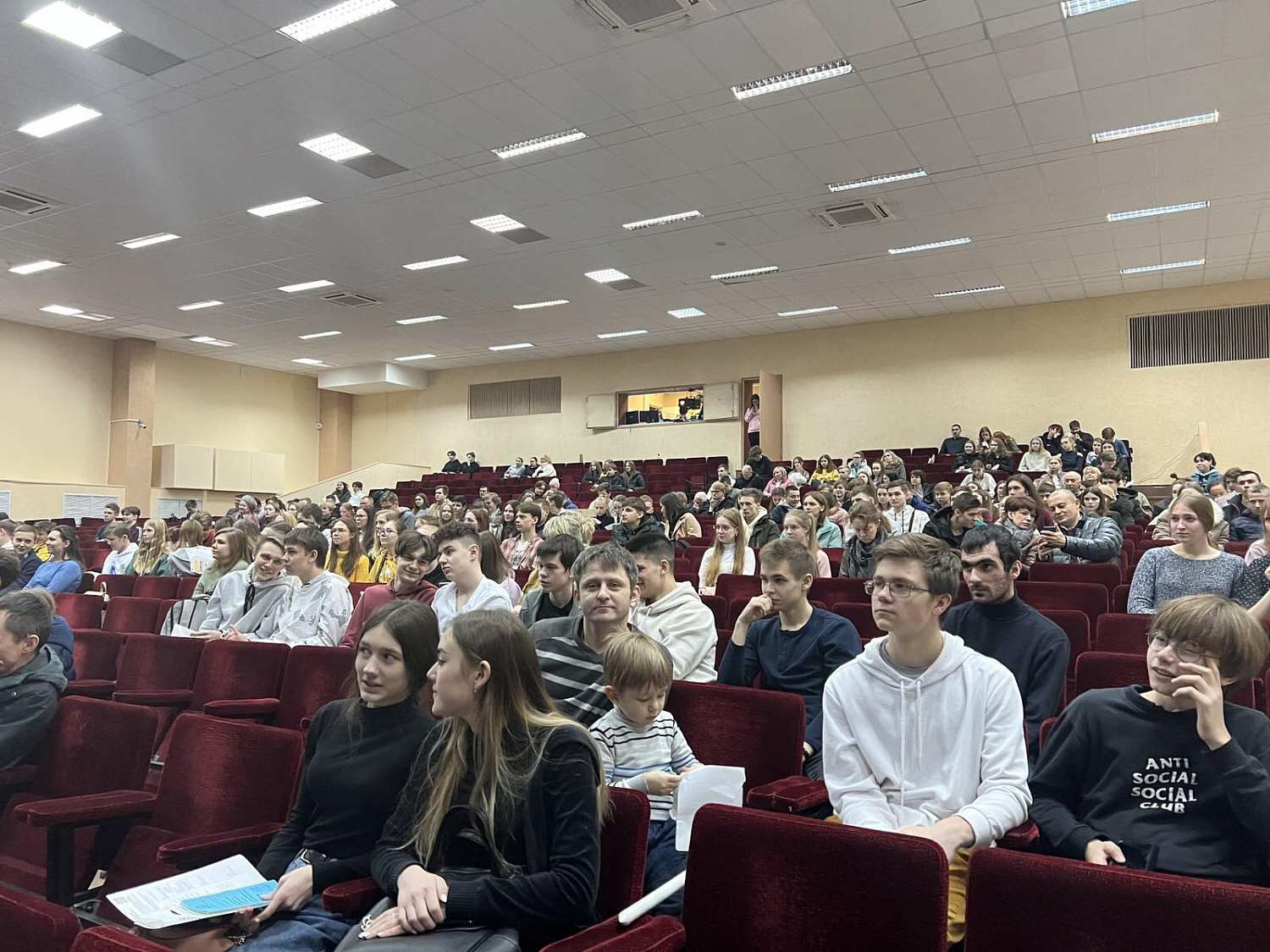 Группа компаний «ИТБ» как партнер кафедры Информационных технологий и цифровой экономики ИГХТУ наградила подарками школьников–олимпиадников